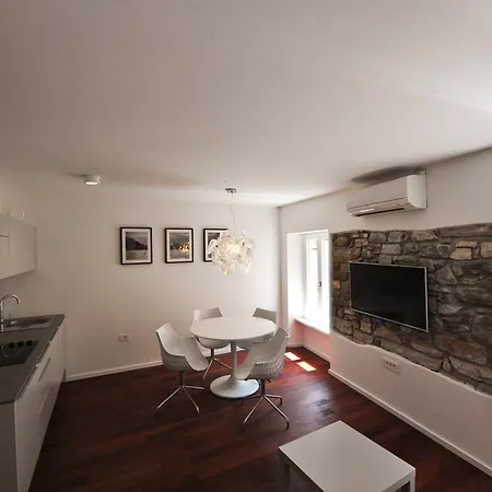 Historic Center Shelter *