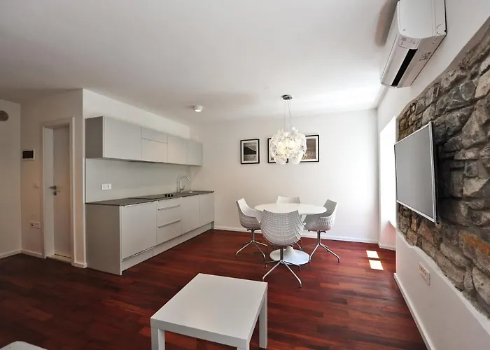 Historic Center Shelter アパート ピラン