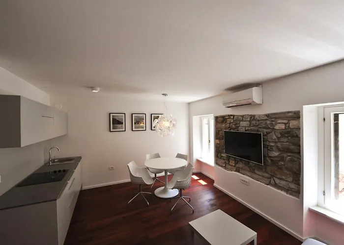 Historic Center Shelter アパート ピラン