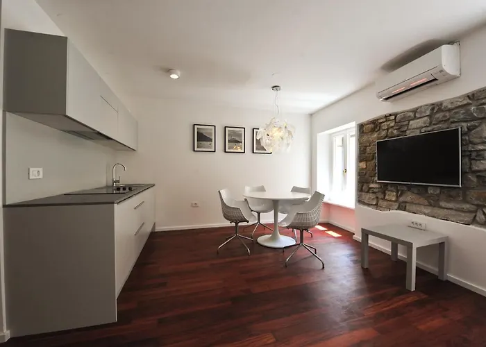 アパート Historic Center Shelter ピラン