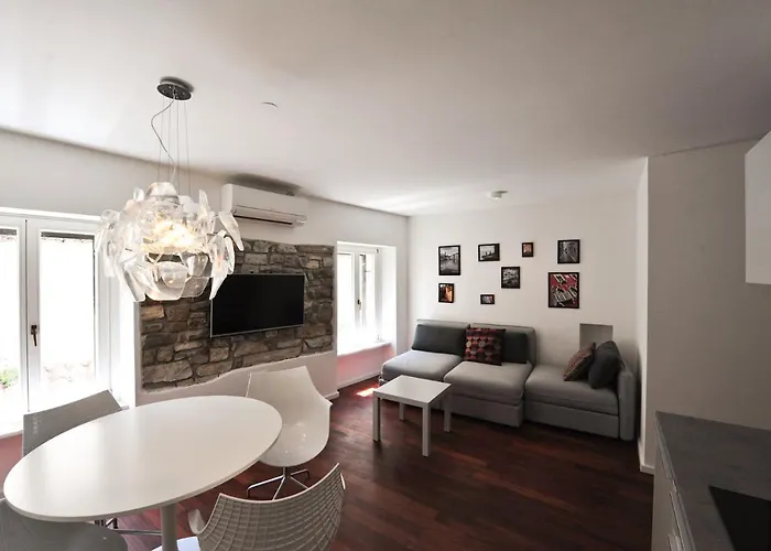 Historic Center Shelter アパート ピラン