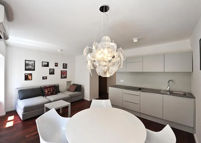 Historic Center Shelter ピラン