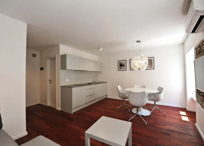 アパート Historic Center Shelter ピラン